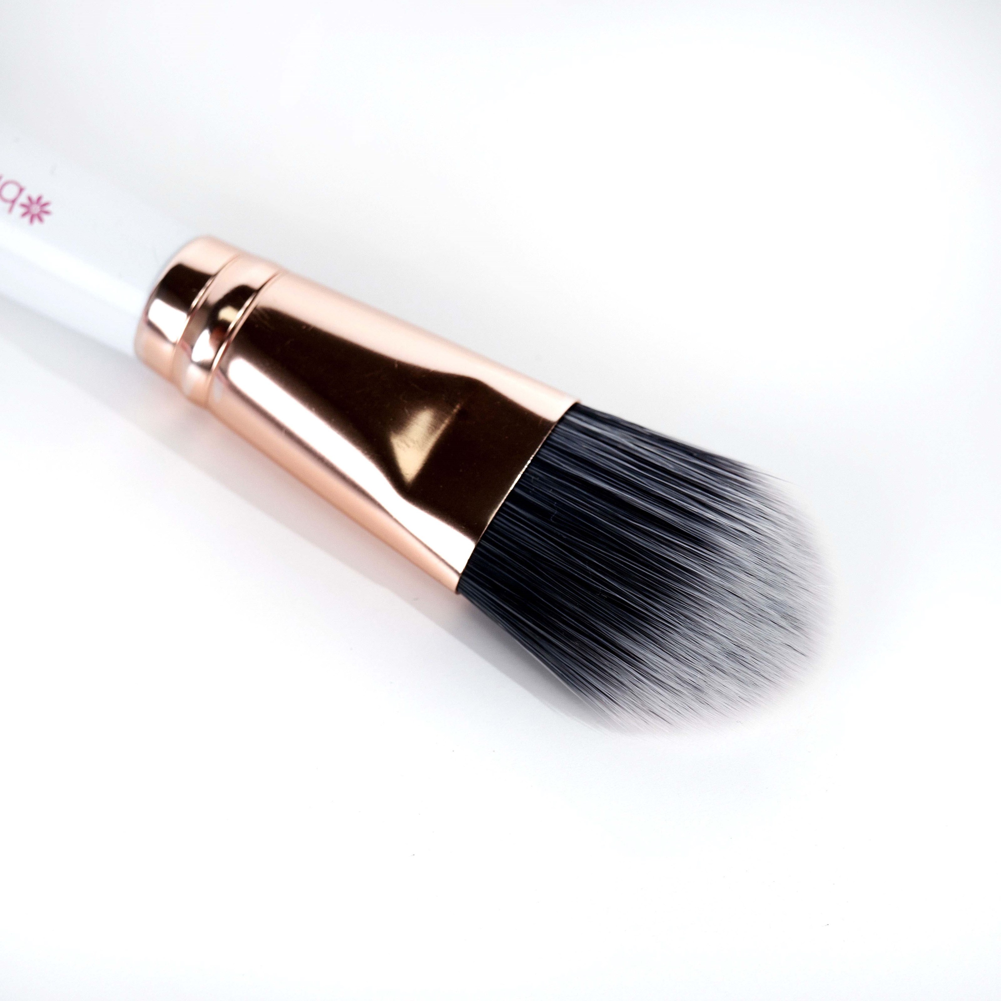 Brushworks Foundation Brush- Pink & Gold - pędzel do podkładu (obrázok 5)