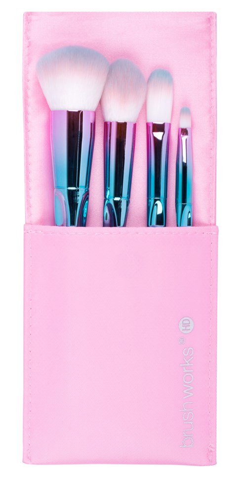 Sats med fem makeupborstar i ett rosa fall med orden "ORIGINAL WORKS" på.