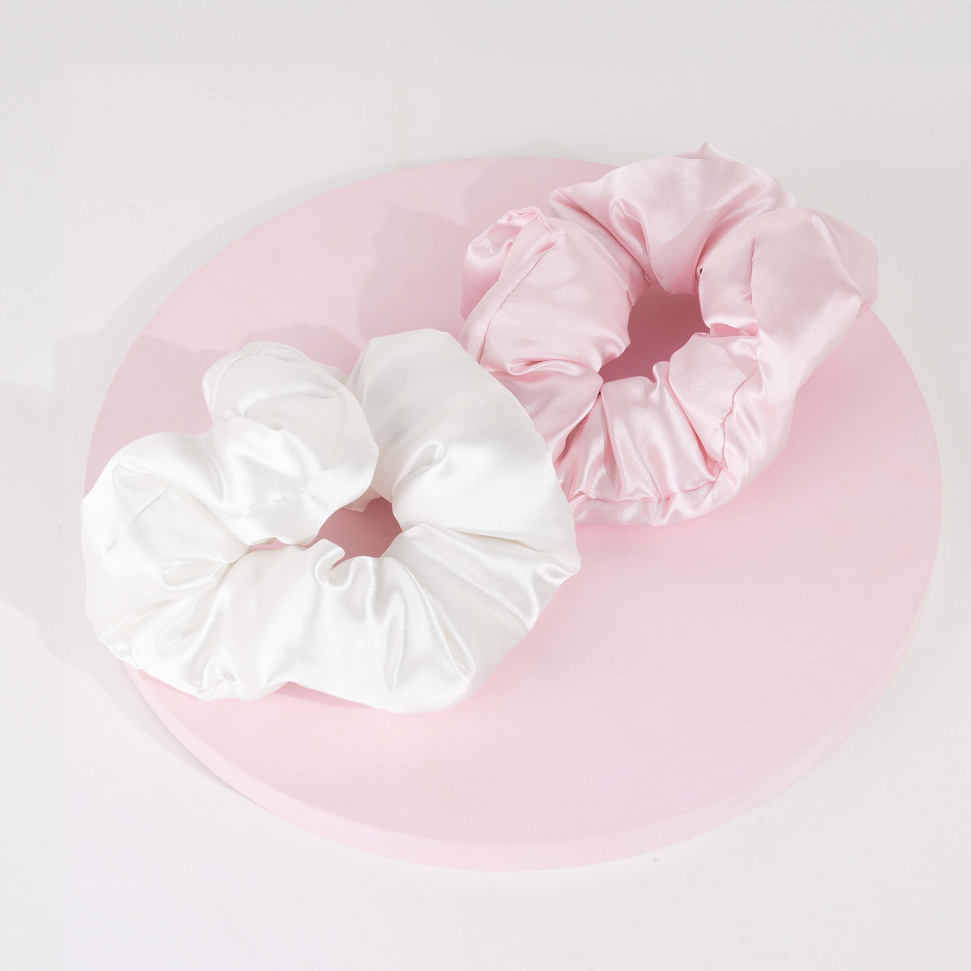 Brushworks Large Cloud Scrunchies Pink & White (obrázok 3)
