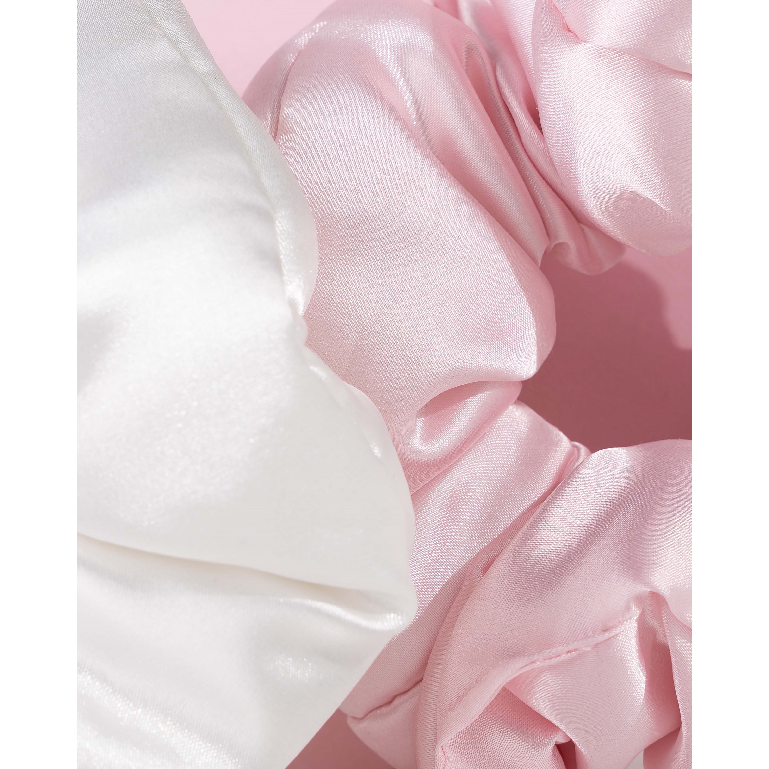 Brushworks Large Cloud Scrunchies Pink & White (obrázok 5)