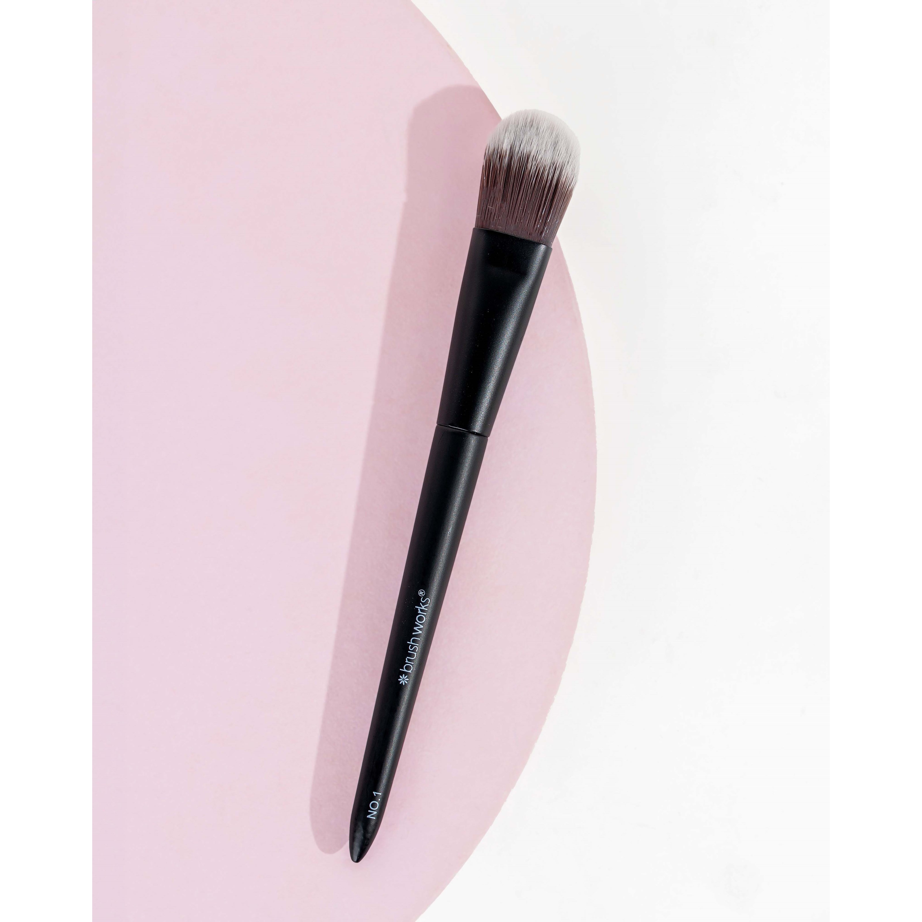 Brushworks No. 1 Foundation Brush (obrázok 5)