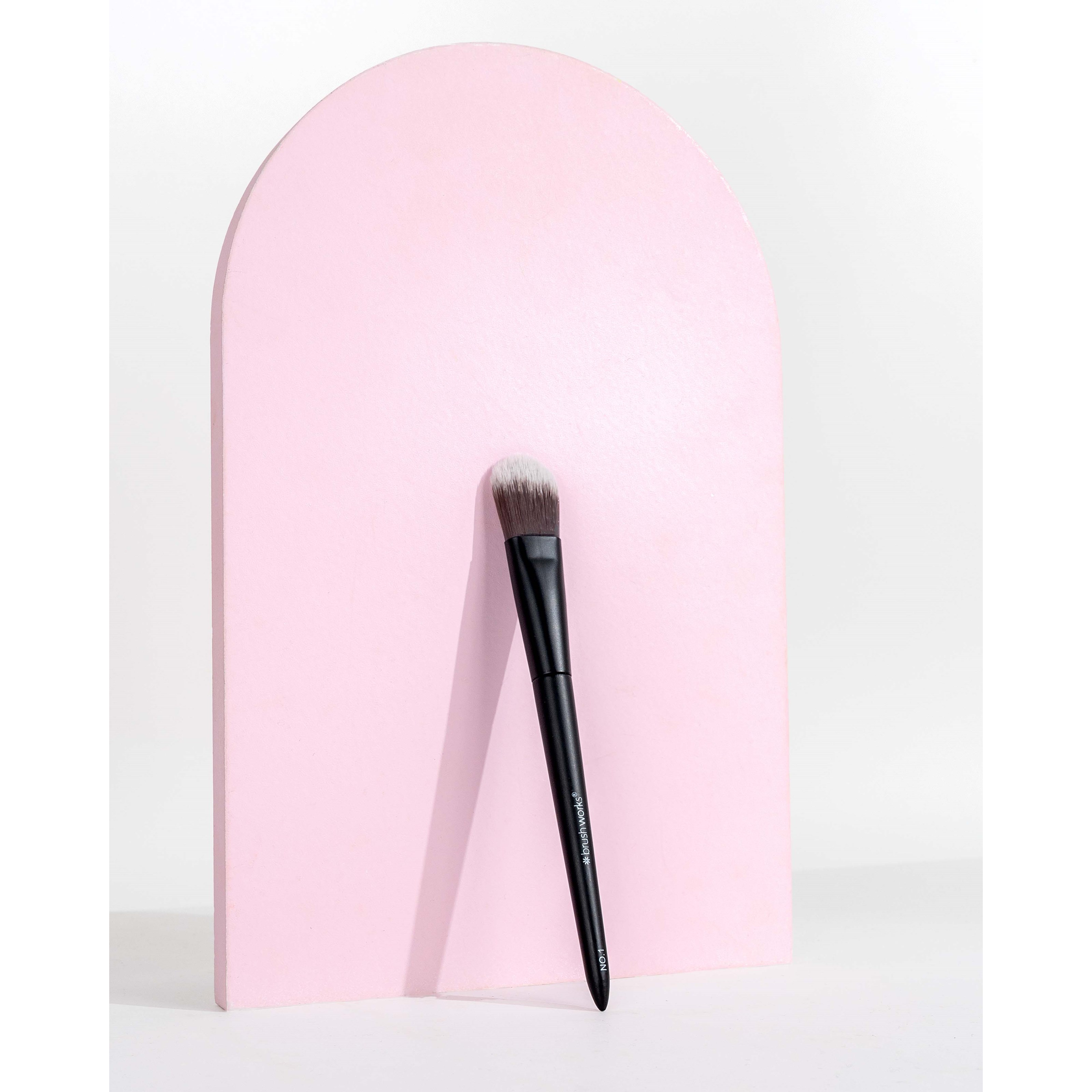 Brushworks No. 1 Foundation Brush (obrázok 6)