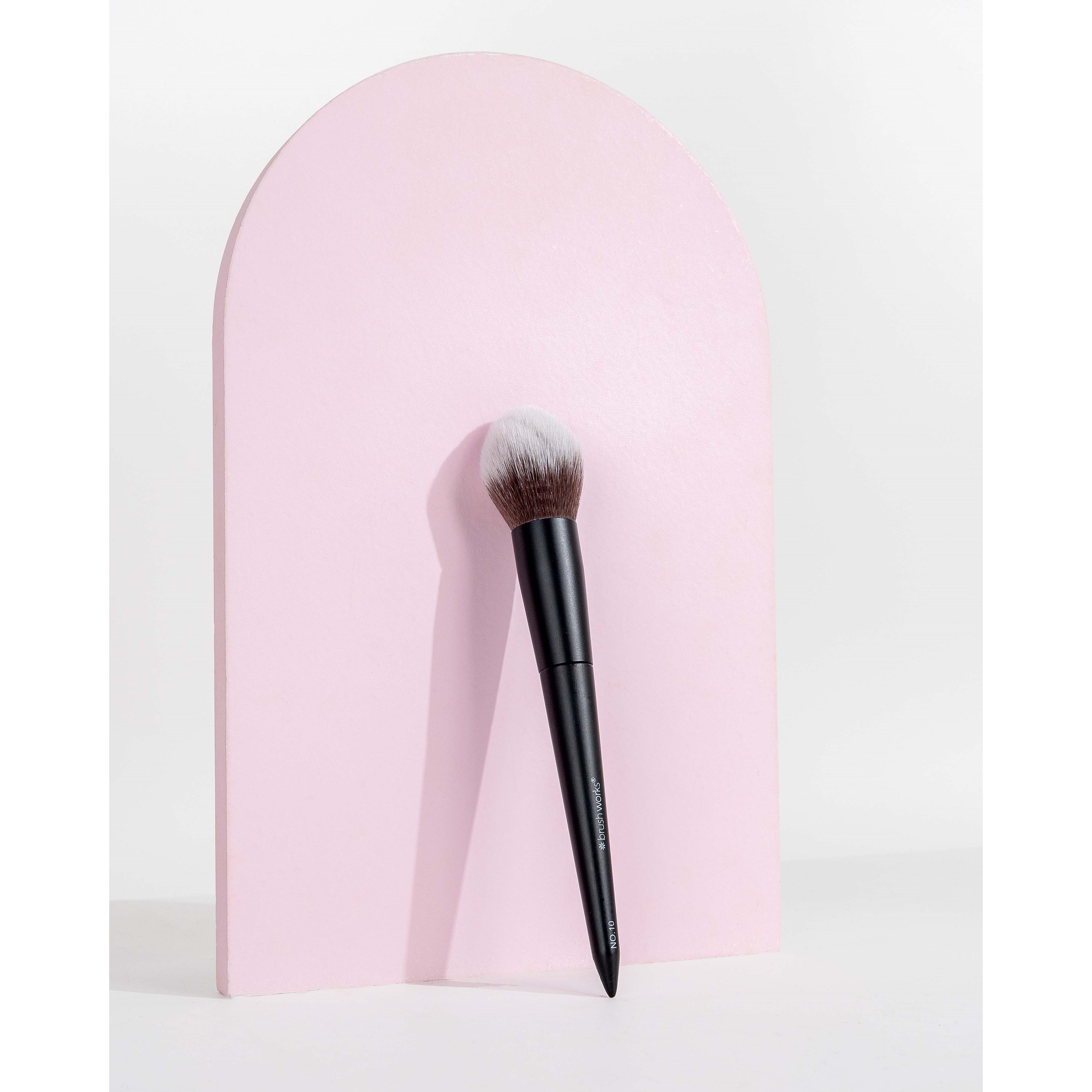 Brushworks No. 10 Bronzer Brush (obrázok 5)