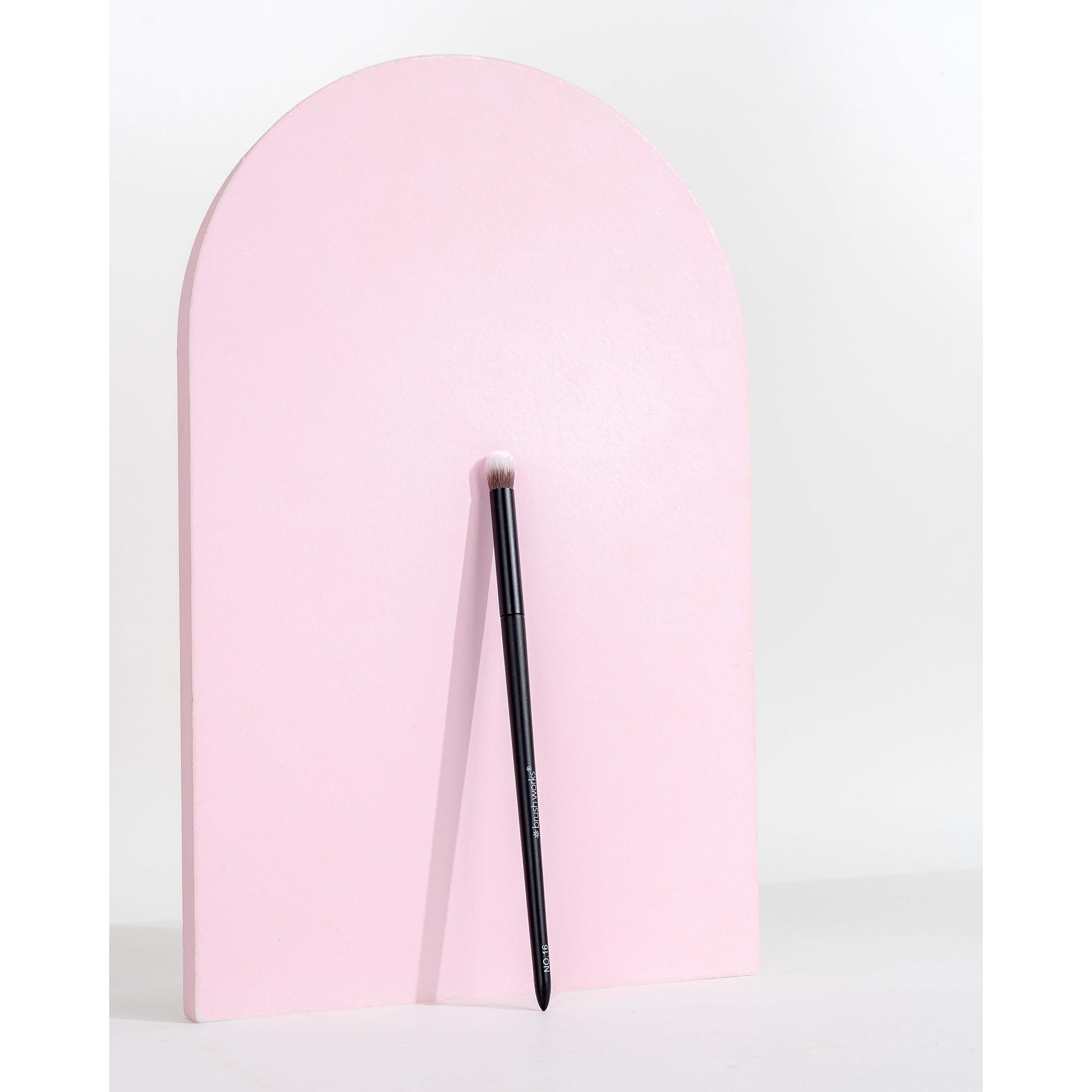 Brushworks No. 16 Tapered Blending Eye Brush (obrázok 5)