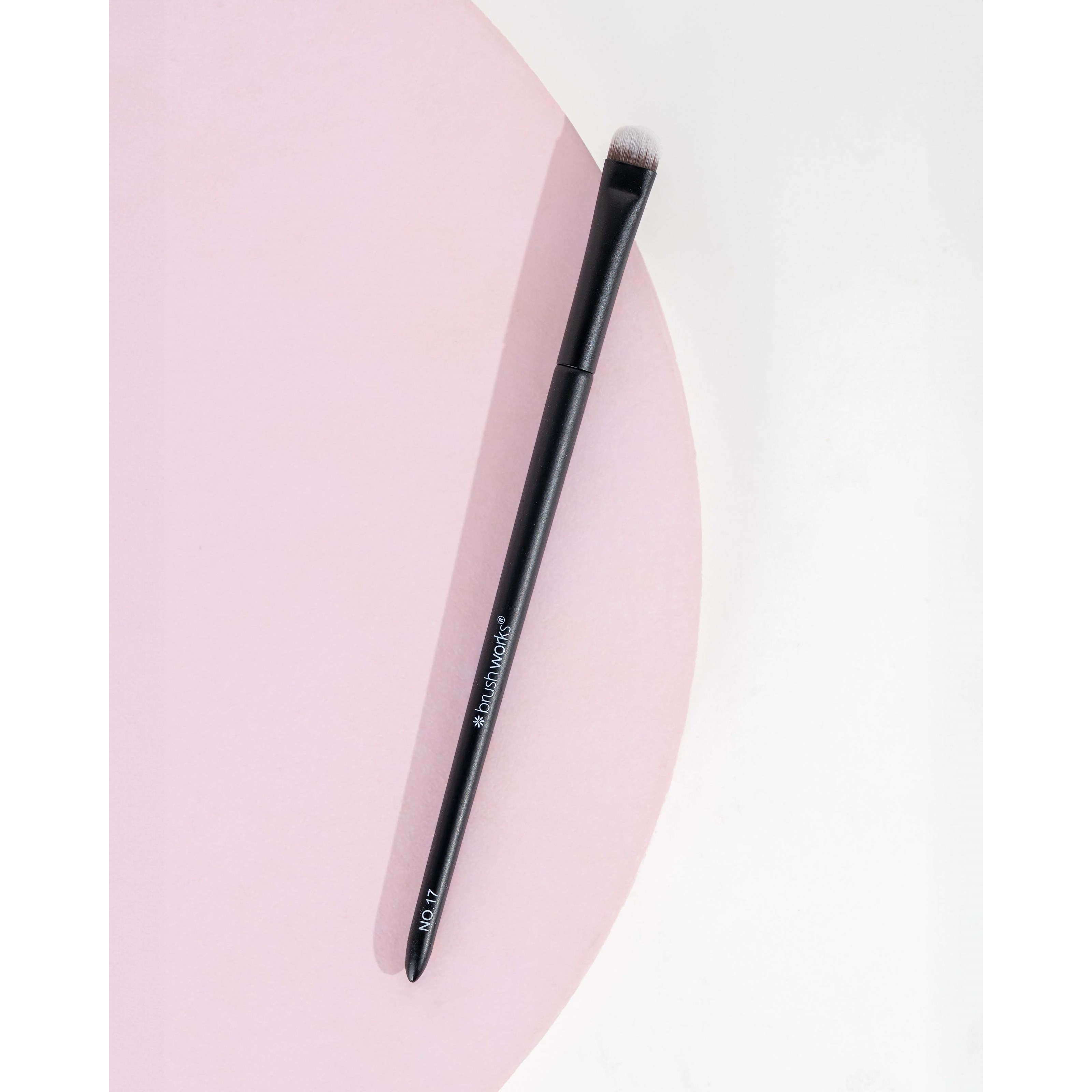 Brushworks No. 17 Carving Brush (obrázok 4)