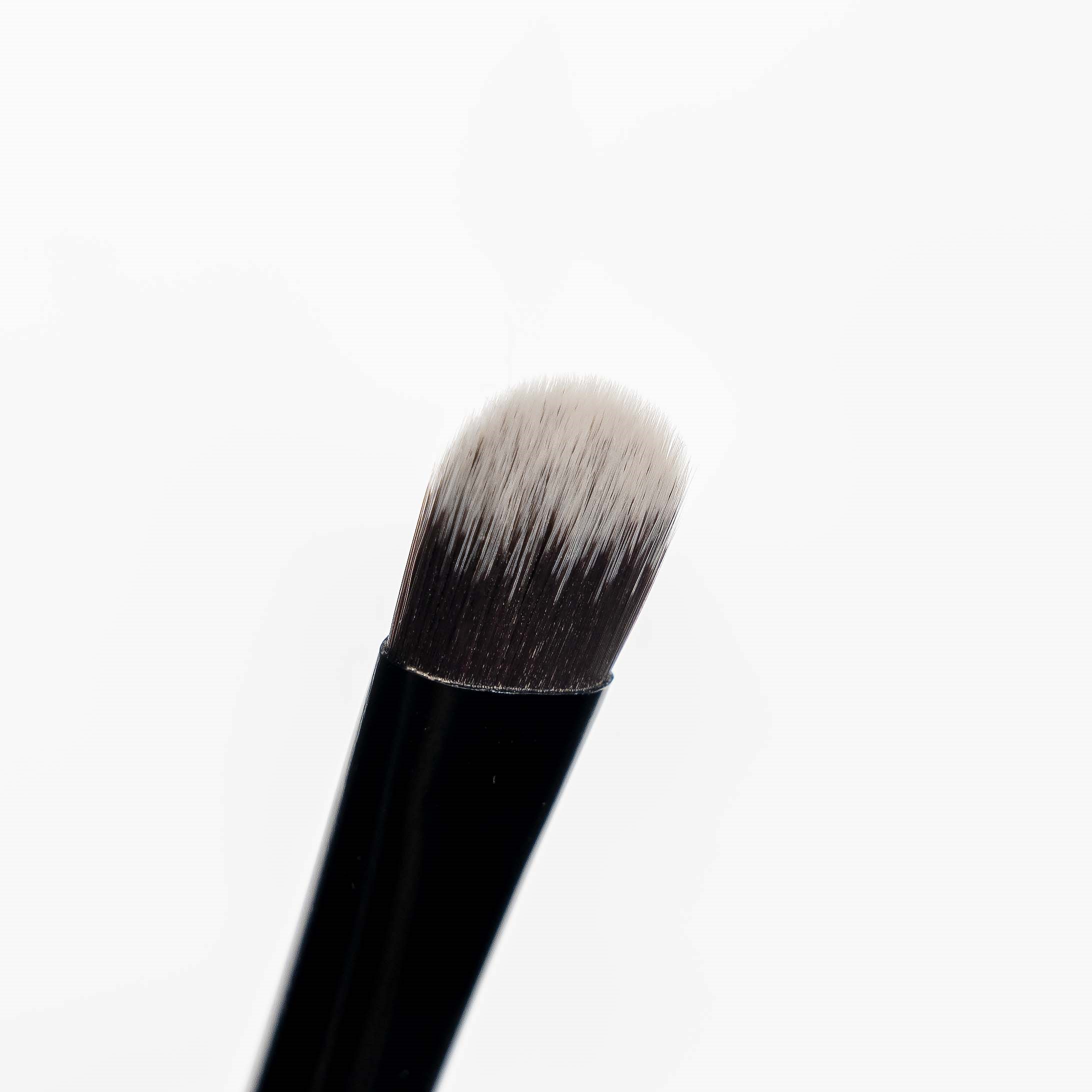 Alternativ bild 1 för Brushworks No. 18 Flat Eye Brush