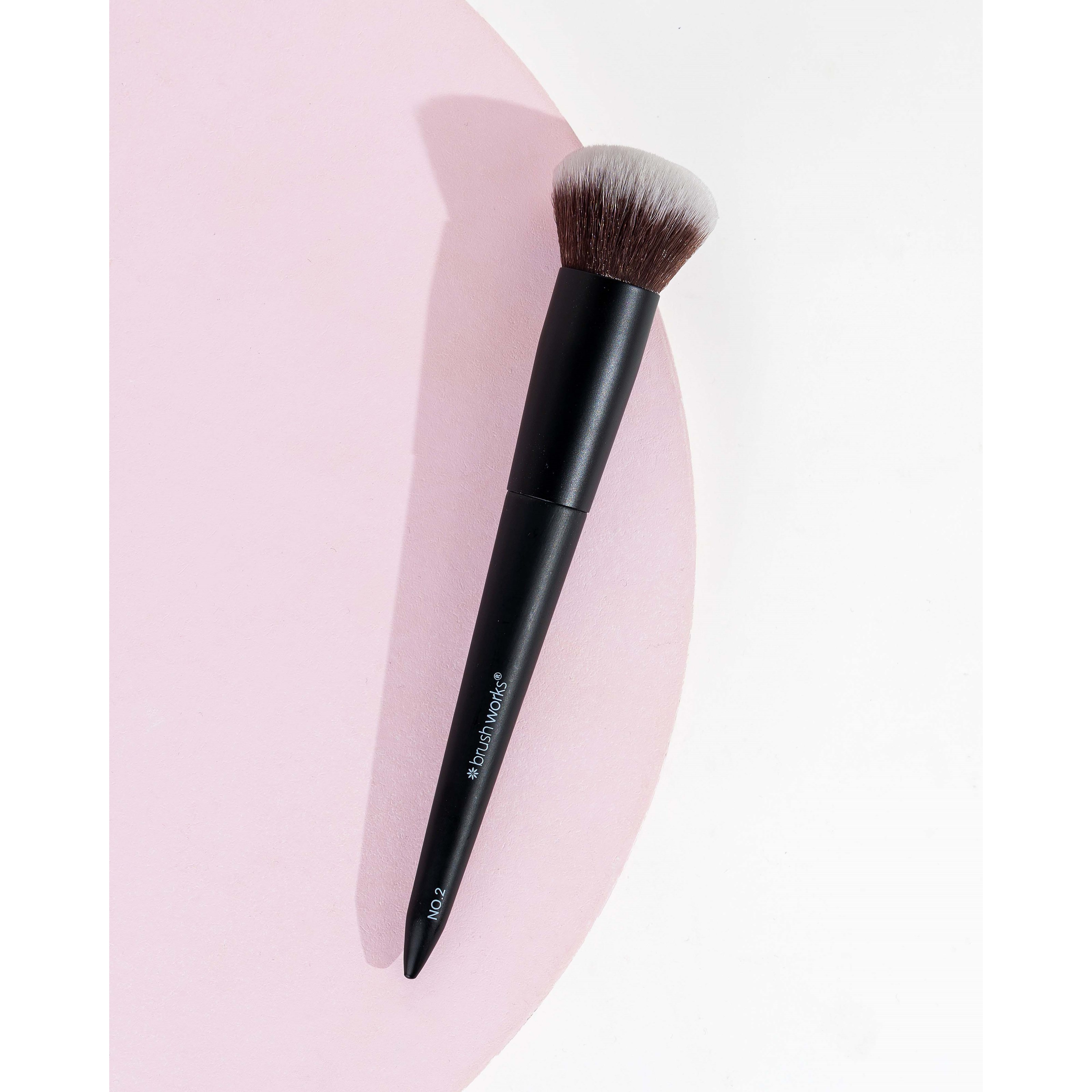 Brushworks No. 2 Buffing Foundation Brush (obrázok 4)