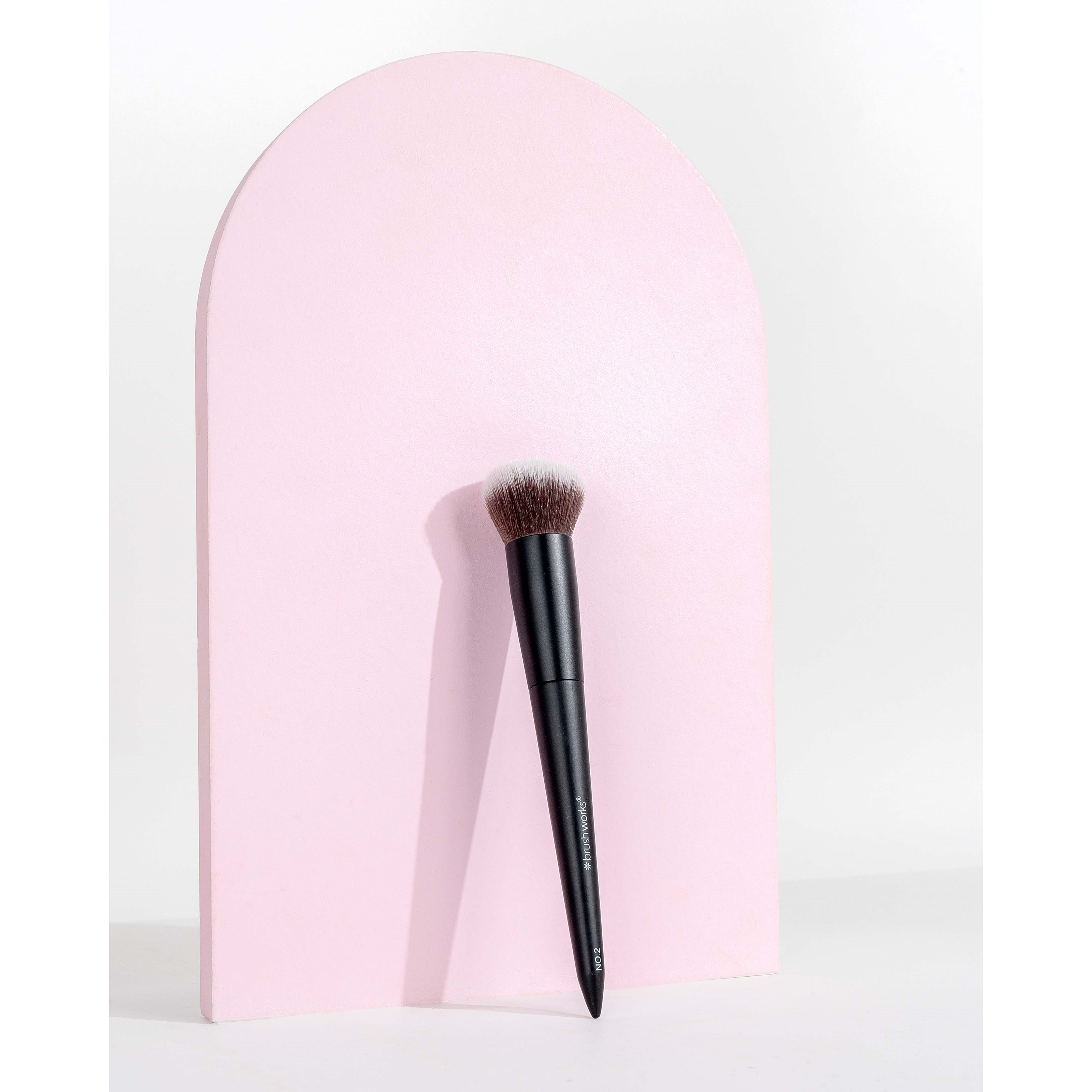 Brushworks No. 2 Buffing Foundation Brush (obrázok 5)