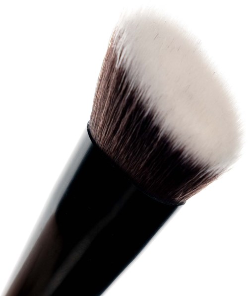 Brushworks No. 9 Angled Flat Top Foundation Buffing Brush