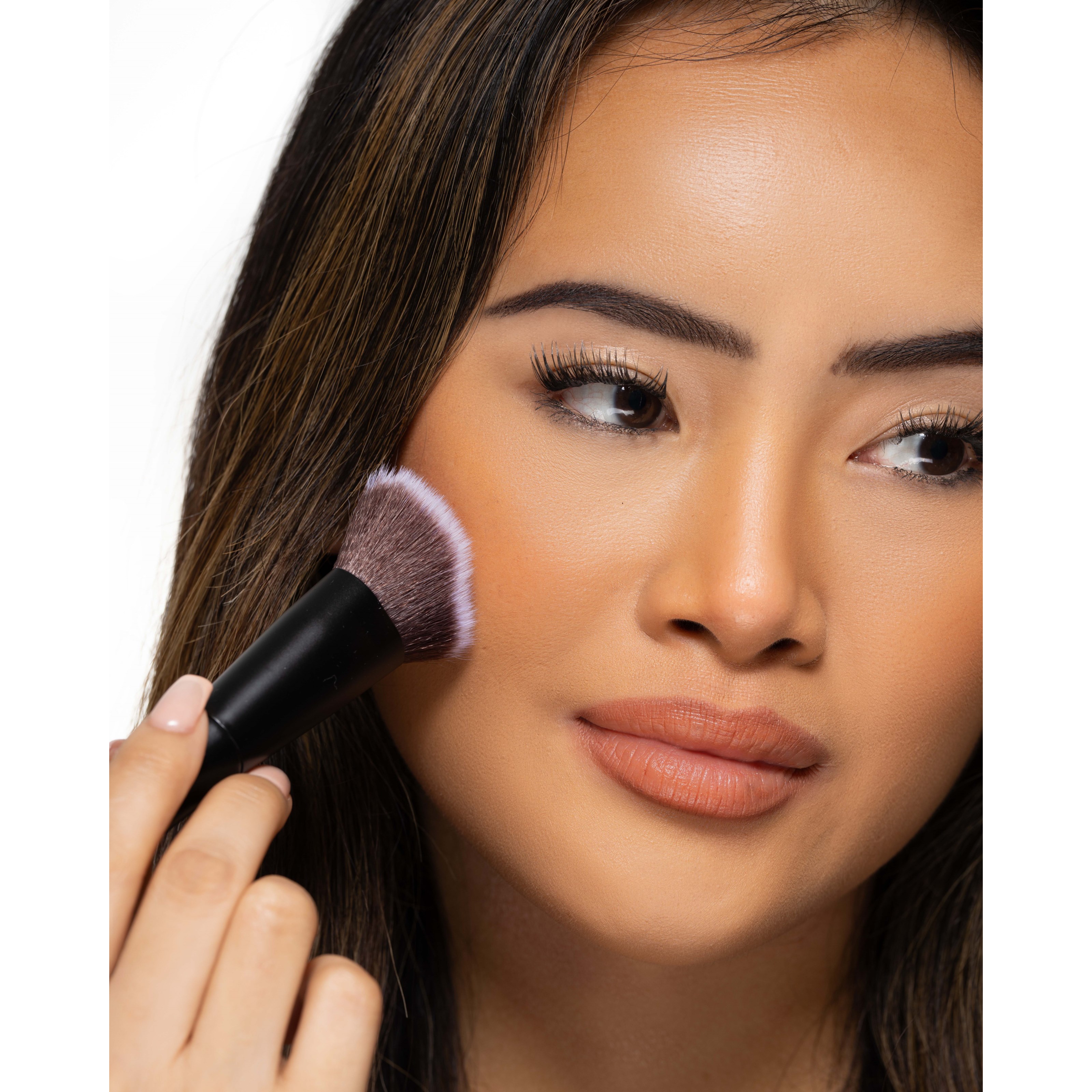 Brushworks No. 9 Angled Flat Top Foundation Buffing Brush (obrázok 4)