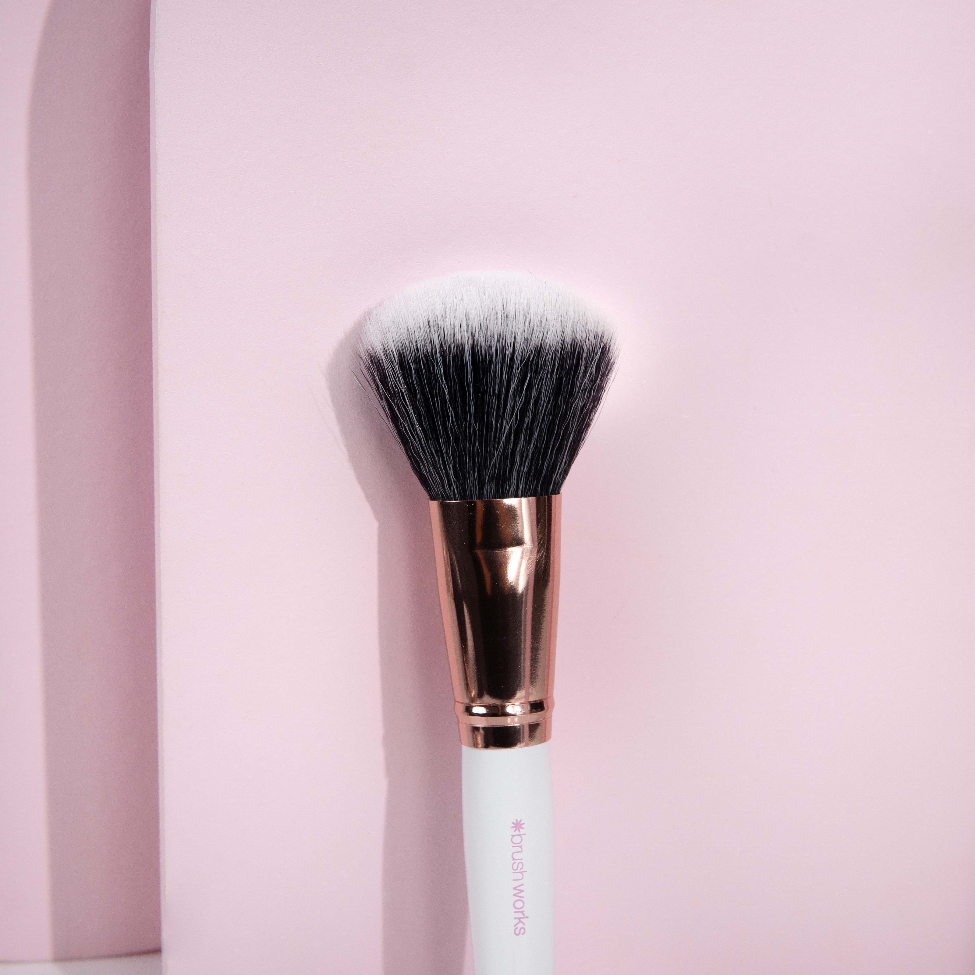 Brushworks Powder Brush - Pink & Gold - pędzel do pudru (obrázok 4)