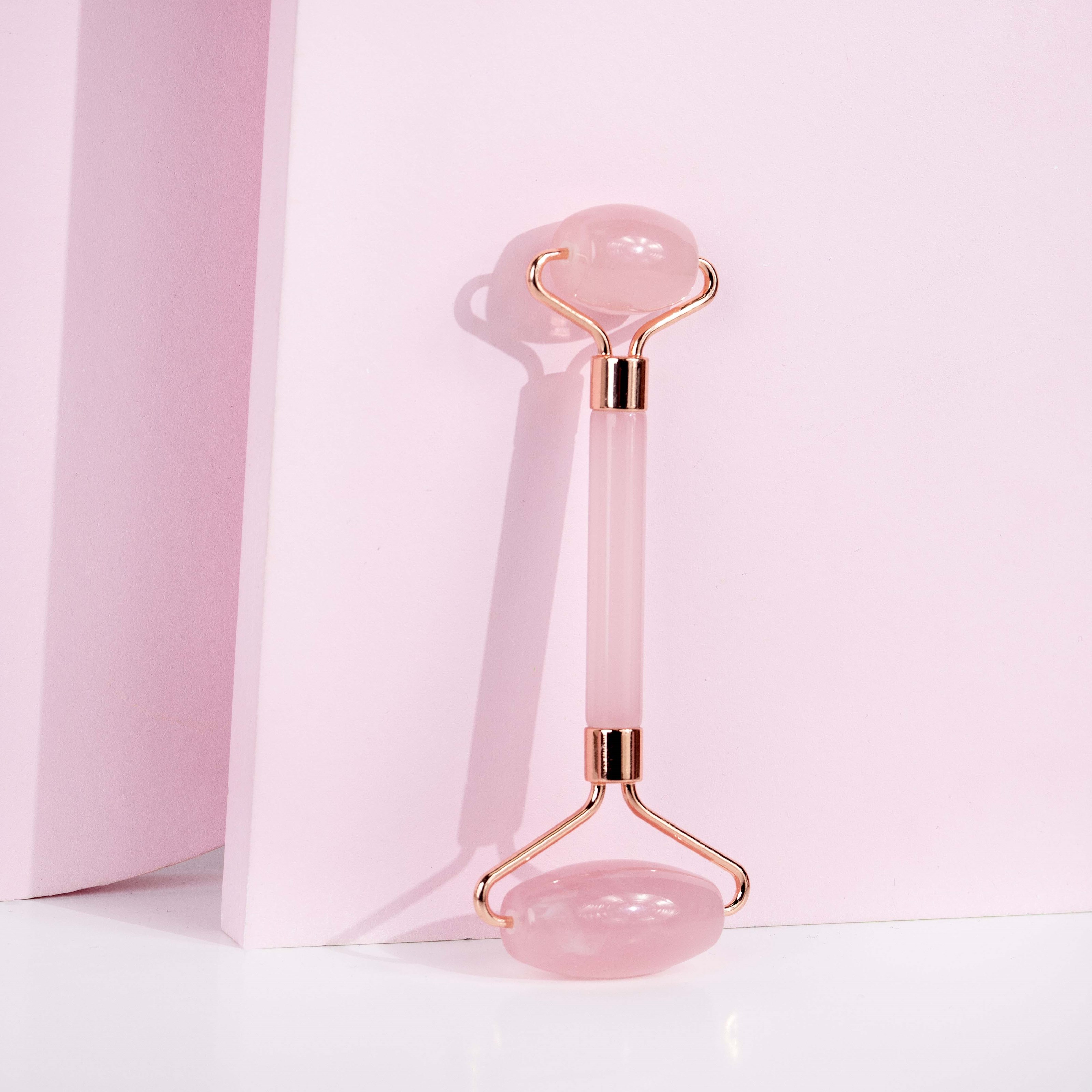Brushworks Resin Rose Quartz Roller & Gua Sha - zestaw masażerów (obrázok 8)