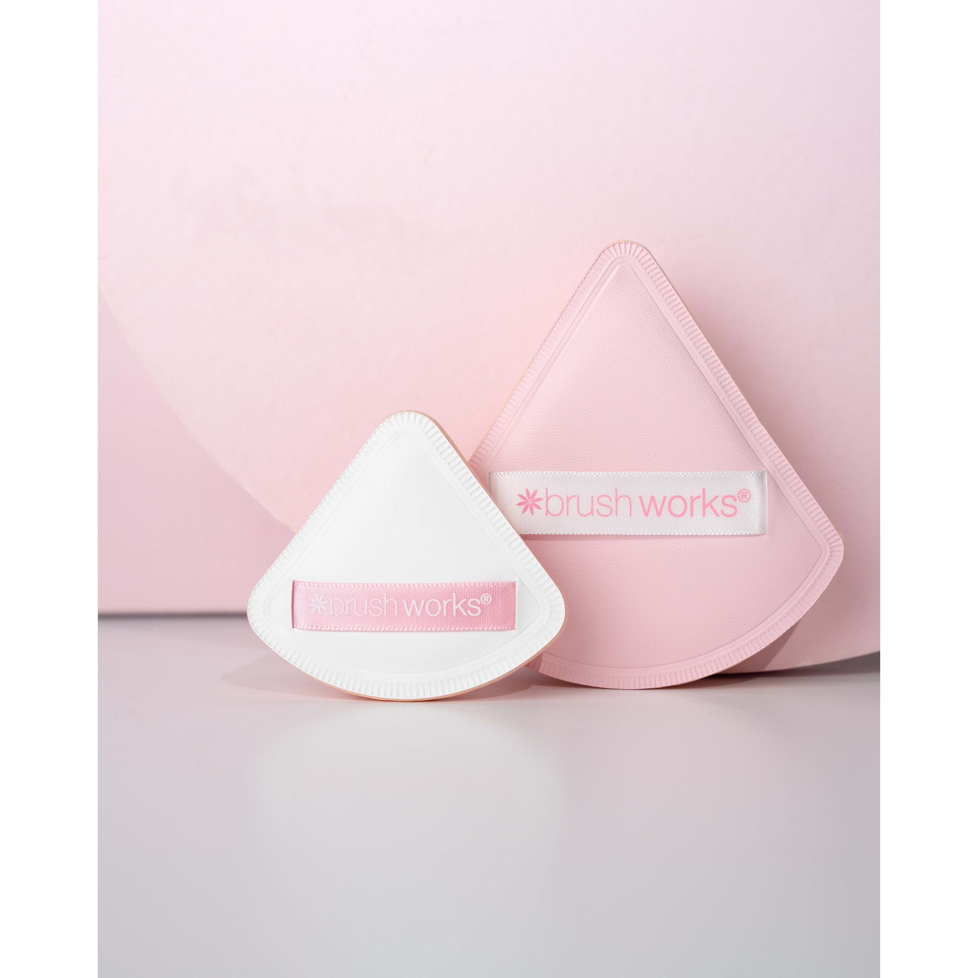 Brushworks Triangular Pillow Puff Duo (obrázok 8)