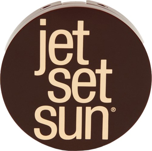 Pyöreä logo, jossa tumma tausta ja vaalea teksti "jet set sun."