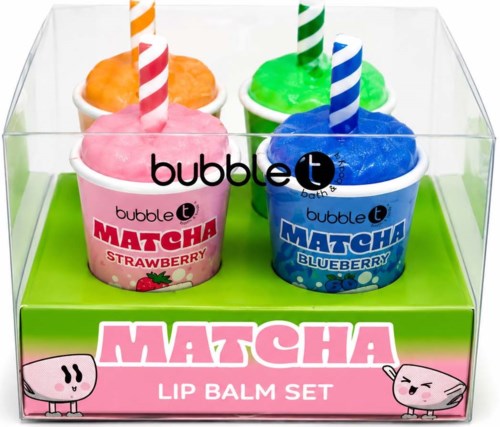 Fire små kopper med farvet læbepomade i pink, blå, grøn og orange med stribede sugerør, mærket som matcha-smage.