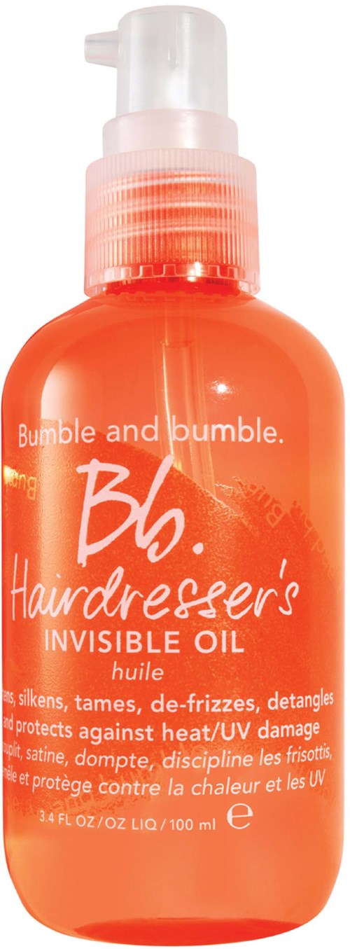Oransje flaske med pumpe inneholder Bumble and Bumble Hairdresser's Invisible Oil. Teksten beskriver beskyttelse mot varme og UV-skader.