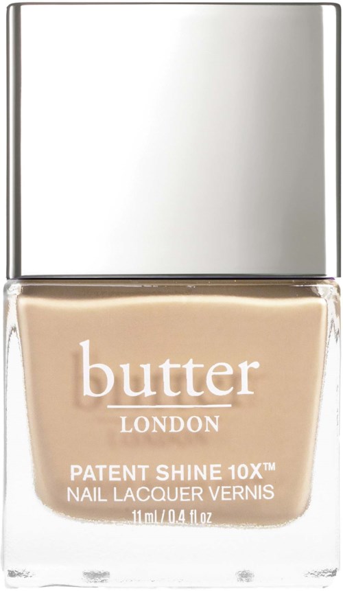En flaske med beige neglelakk med sølvlokk, merket 'butter LONDON' og 'Patent Shine 10X' på forsiden.