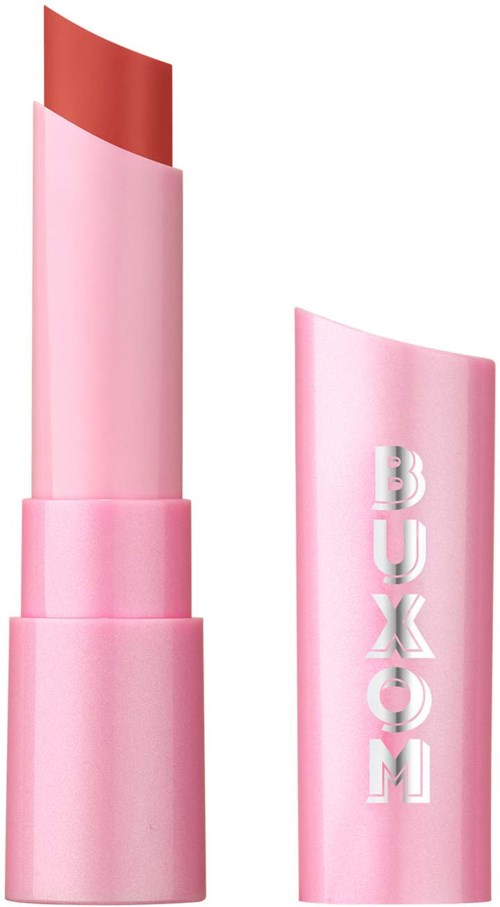 Ett rosa läppläppstift med ordet 'BUMOX' tryckt på locket, och själva läppstiftet är i en röd nyans.