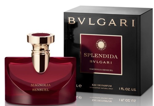 En röd parfymflaska med guldkapsel och en svart box märkt 'Bvlgari Splendida Magnolia Sensuel.'