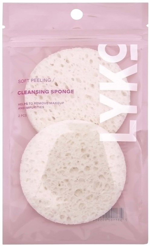 Ett rosa paket innehåller två runda rengöringssvampar för mjuk peeling och makarnaxtag.