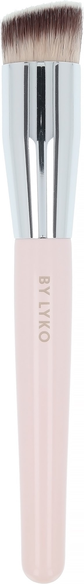 En sminkekost med rosa håndtak og sølvfeste, myke børster øverst. BY TAYO skrevet på håndtaket.