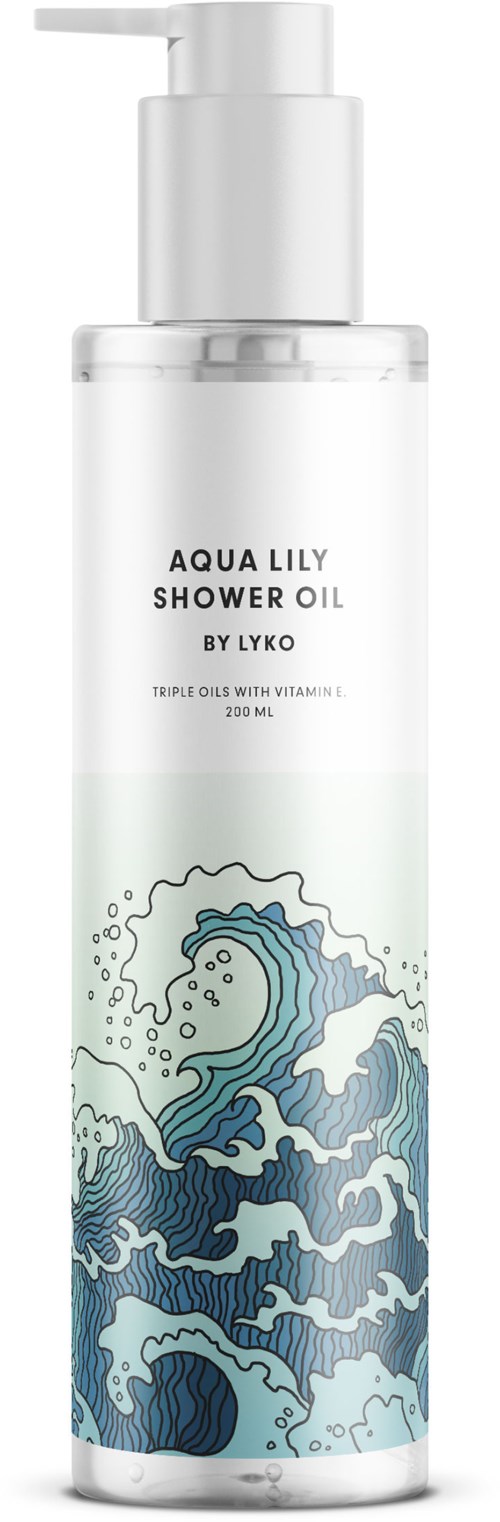 En lång vit flaska med pump, med våg- och vattenmönster längst ner, märkt Aqua Lily Shower Oil.