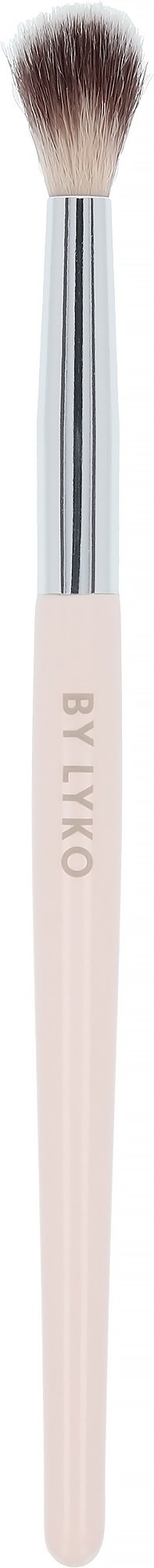 Valkoinen ja hopea meikkiharja, pehmeillä harjaksilla ja brändin nimi BY TIKO kädensä.