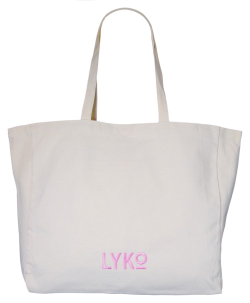 En hvid totepose med pink broderet tekst 'LYKE' og to stropper.