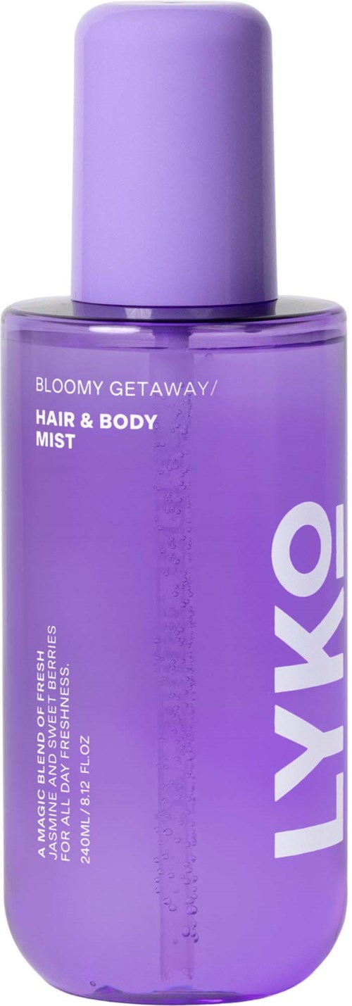 En lång, lila flaska med Lyko hår- och kroppsspray med lila lock och etikett.