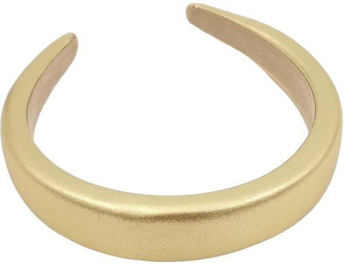 En guldfärgad, bred huvudbands med slät yta och öppna ändar.