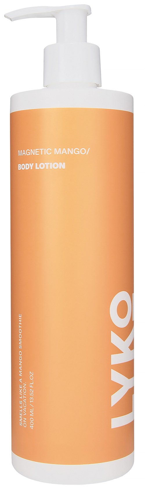 Een lange oranje fles met een witte pomp. Het labelt 'Magnetic Mango Body Lotion' en 'ILYO' verticaal.