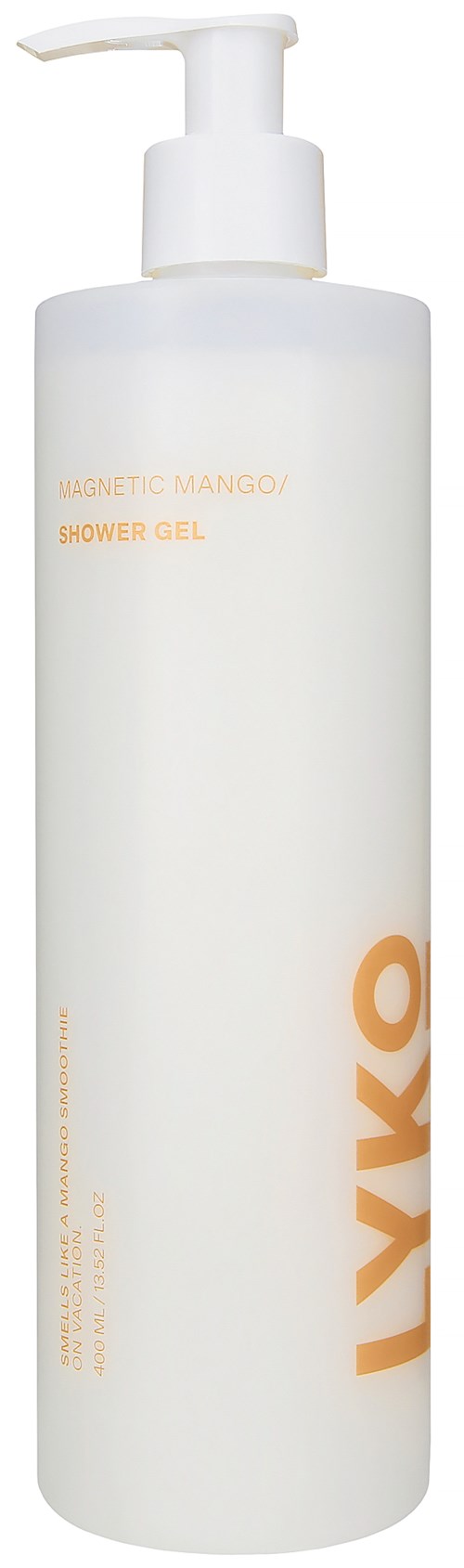 En lång vit flaska med pump, märkt 'HYDRATING MANGO' och 'SHOWER GEL' från LYKVO.