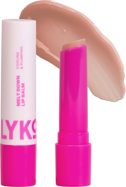 Läppbalsam med rosa och vit förpackning, visar swatches av ljus beige och rosa läppfärger.
