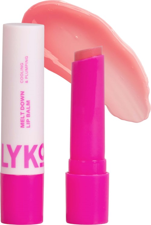 Lippenbalsem en een dot roze glans of balsem met een roze tube. Simpel en kleurrijk.