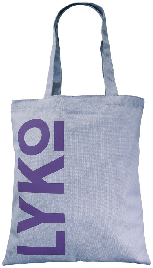 Vaaleanharmaa kangaskassi, jossa suuret violetit kirjaimet "LYKO" pystysuoraan edessä.