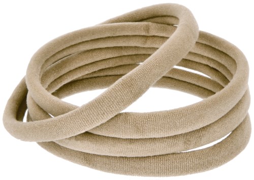 Tre beige huvudband med tygöverdrag är staplade ovanpå varandra på en vit bakgrund.