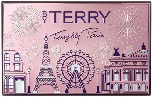 En lyserød baggrund med bylandskab, fyrværkeri og teksten 'BY TERRY' og 'Terrybly Paris'.