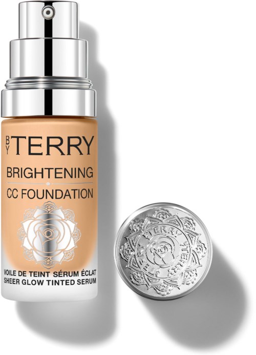 En flaske BB Terry Brightening CC Foundation og et sølvlokk med inngravert design.
