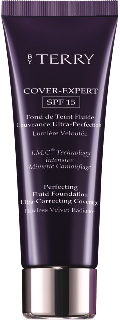 Violetti meikkupullo hopeisella korkilla, merkinnällä 'by TERRY' ja 'COVER-EXPERT SPF 15'.