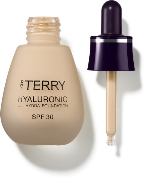 En beige flaske med pipette, merket 'Terry Hyaluronic Hydra-Foundation SPF 30', brukt til hudpleie.
