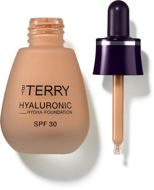 En flaske med hyaluronsyre foundation og en dråpe med lilla hette.