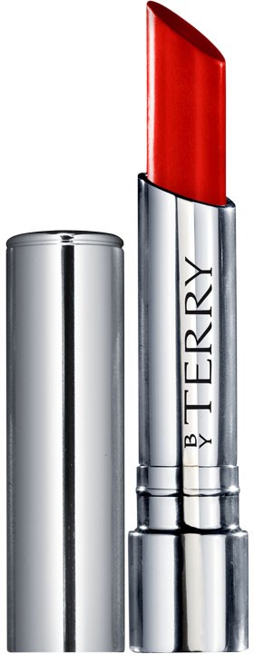 Ett silverfärgat läppstiftshölje med ett rött läppstift inuti, märkt med 'BY TERRY' på sidan.