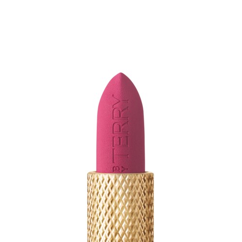 En pink læbestift med et gyldent, textureskal, står oprejst. Læbestiften har ordene "BE TERRY" indgraveret på den.