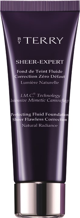 En mörklila tub med silverkapsel, märkt med B by Terry och produktnamn Sheer-Expert.