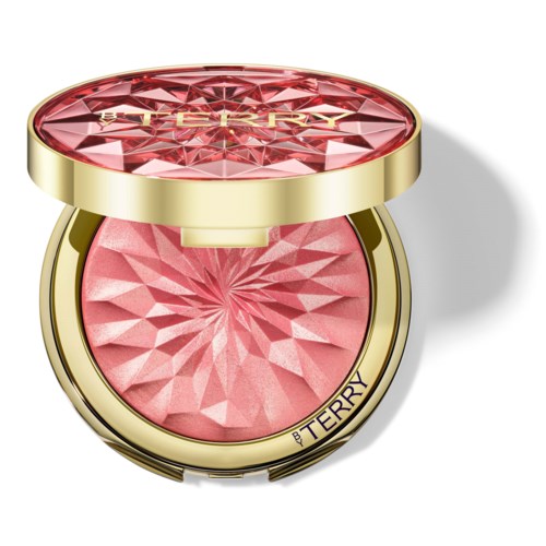 En lyserød blush med geometrisk mønster i et guld kompakt, mærket 'BY TERRY'.