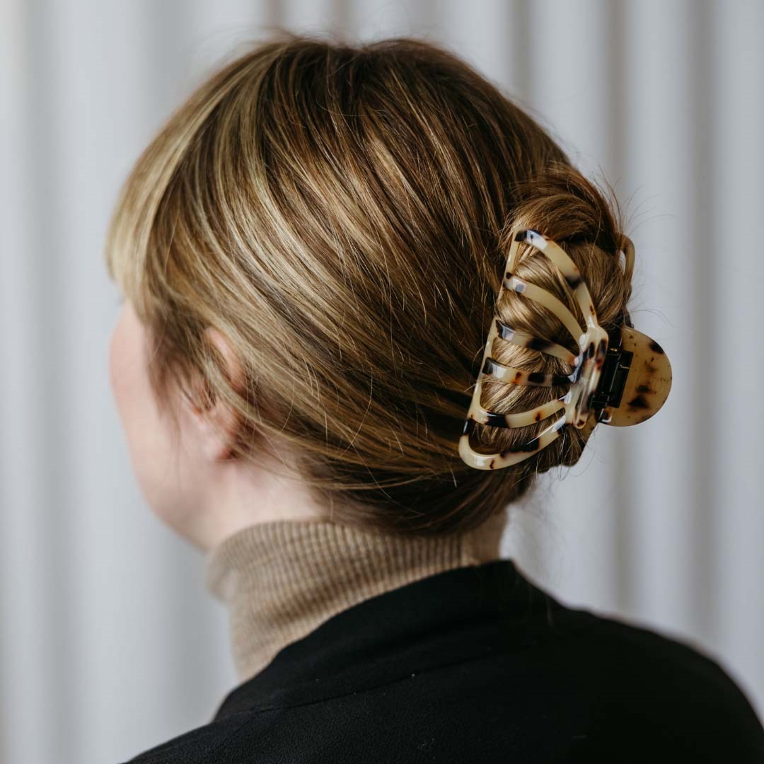 Alternativ bild 1 för ByBarb Hårklämma Olivia Sköldpaddsfärgad