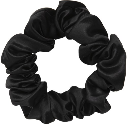 En svart satinband i cirkelform med samlad, glansig material.