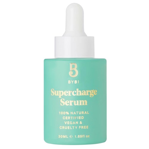 En turquoise flaske med hvid dråbehætte, mærket som et naturligt, vegansk og dyrevenligt serum.