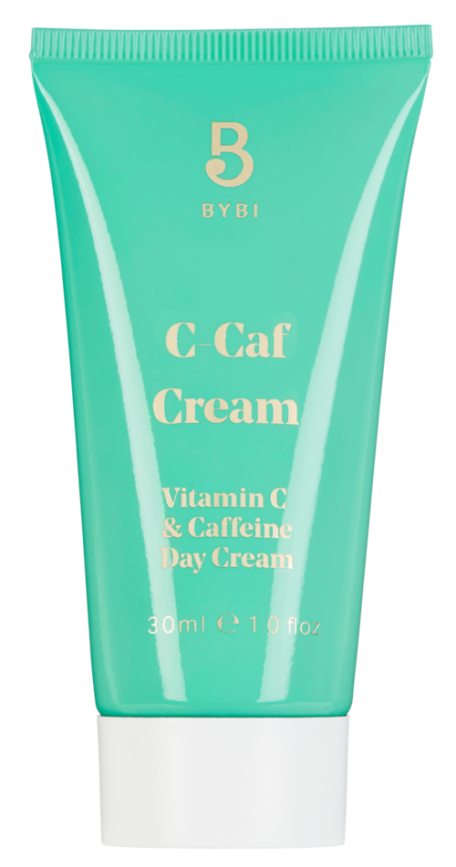 En turkis tube med hvit tekst viser at det er en vitamin C og koffein dagkrem fra BY BI. Den er på 30 ml.