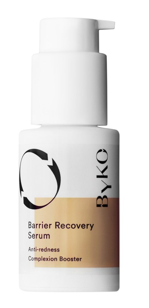 En vit flaska av Byko barrier recovery serum med pump, märkt för anti-rödhet och hudminskning.